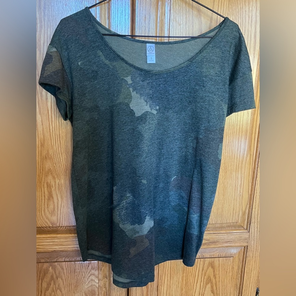 Alternative brand womens size small camo colored short sleeve T-shirt Never worn